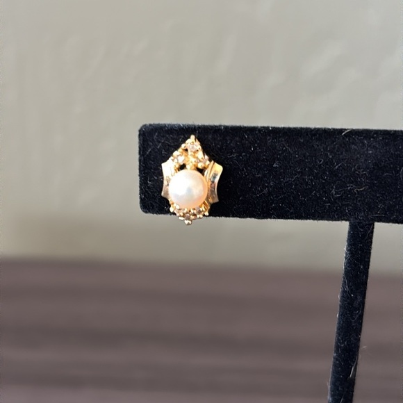 Vintage Pearl and Diamond Accent 14kt Gold Post Stud Earrings - Picture 4 of 7